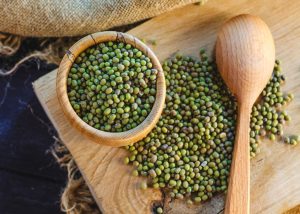 خوردن ماش سیاه باعث جذب کلسیم می شود که استخوان را تقویت می کند