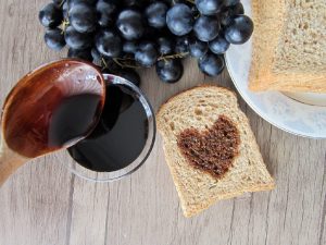 مصرف شیره انگور تازه از پوکی استخوان جلوگیری می کند