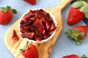 خرید انواع توت فرنگی خشک انجمادی  با بهترین قیمت