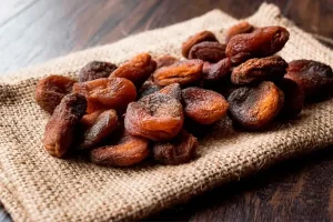 قیمت خرید زردآلو خشک سیاه + مزایا و معایب