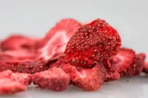 قیمت خرید توت فرنگی خشک انجمادی + تست کیفیت